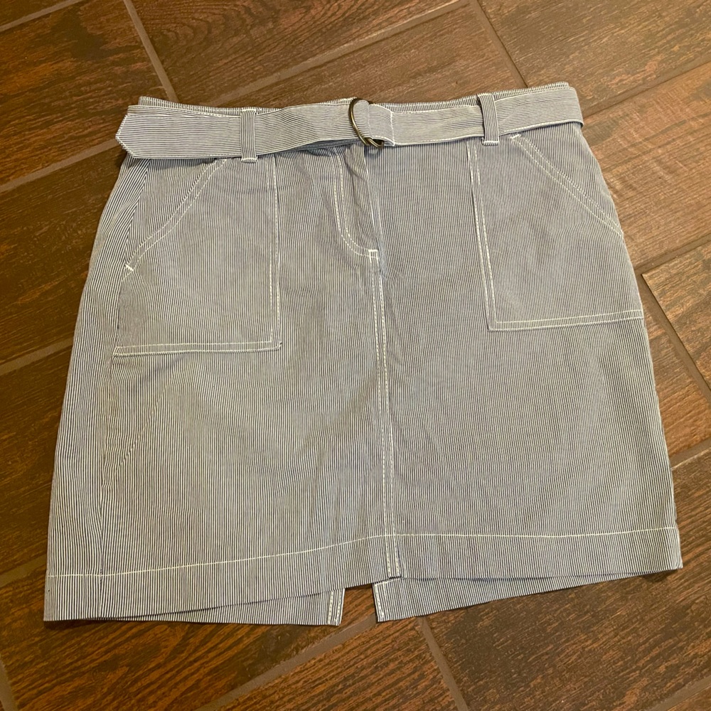 EUC Tommy Hilfiger pencil skirt with belt